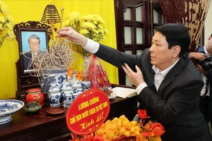Chủ tịch nước Lương Cường thắp hương tưởng nhớ các nguyên lãnh đạo Đảng, Nhà nước