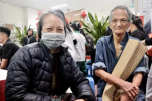 Tết của những phận người nơi hành lang bệnh viện