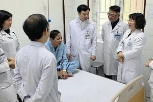 41 ngày 'cân não' cứu người đàn ông thoát khỏi mù lòa trước Tết