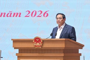 Thủ tướng: Nghiêm cấm yêu cầu người dân nộp lại giấy tờ đã có trên VNeID