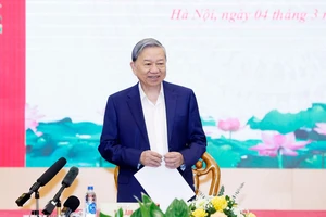 Tổng Bí thư: Công tác chính trị, tư tưởng phải có thước đo thực tế thay vì khẩu hiệu chung chung