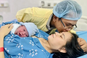 Từ 1-1-2027, phụ nữ sinh đủ hai con trước 35 tuổi được tối thiểu 2 triệu đồng