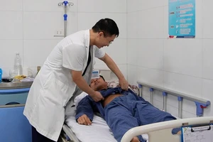 Người đàn ông suýt hoại tử ruột sau nhiều lần tập gập bụng