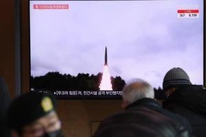 Triều Tiên vừa phóng một vật thể nghi là tên lửa đạn đạo. Ảnh: YONHAP