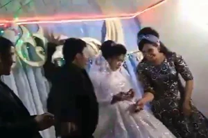 Chú rể đánh cô dâu ngay tại đám cưới chỉ vì thua một trò chơi. Ảnh: TWITTER