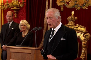 Vua Charles III có bài phát biểu trong buổi lễ tấn phong. Ảnh: CNN 
