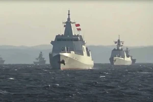 Tàu chiến Nga trong cuộc tập trận hải quân với TQ. Ảnh: BỘ QUỐC PHÒNG NGA