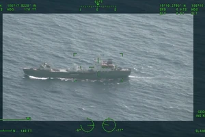 Mỹ theo dõi tàu ‘thu thập tình báo’ của Nga ở ngoài khơi Hawaii. Ảnh: USCG