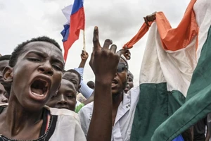 Đảo chính Niger: Người ủng hộ quân đội kéo đến căn cứ Pháp; quốc tế lo sự an toàn của Tổng thống bị lật đổ