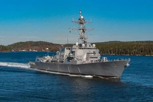 Trung Quốc phản ứng khi tàu chiến Mỹ, Canada đi qua eo biển Đài Loan
