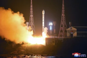 Triều Tiên đình chỉ hiệp định quân sự với Hàn Quốc ngay sau vụ phóng vệ tinh do thám