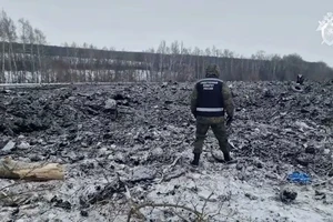 Máy bay Nga chở tù binh Ukraine rơi: Moscow tố Mỹ có liên quan