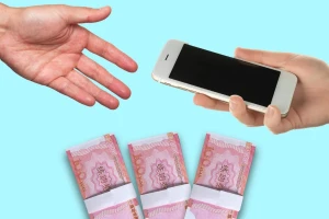 Trả lại đồ đánh rơi, được hậu tạ ... tiền giả