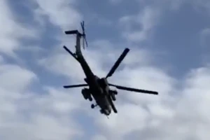 VIDEO: Trực thăng Mi-28 Nga oanh tạc vị trí của lực lượng Ukraine