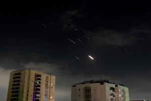 Iran đánh Israel, chảo lửa Trung Đông thêm khó lường