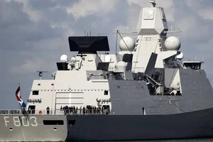 Hà Lan tố tiêm kích Trung Quốc lượn quanh, áp sát tàu khu trục, trực thăng mình