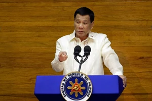 Cựu Tổng thống Philippines Duterte cùng hai con trai sẽ tranh cử thượng nghị sĩ
