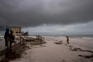 Mỹ căng mình ứng phó siêu bão Milton