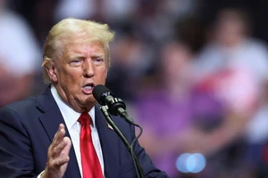 Bắt đối tượng mang 2 khẩu súng tới buổi vận động tranh cử của ông Trump