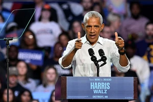 VIDEO: Cựu Tổng thống Obama ‘bắn rap’ khi vận động cho bà Harris
