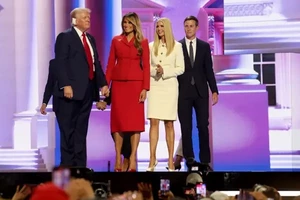 Bà Ivanka Trump (váy trắng) tại Đại hội toàn quốc đảng Cộng hoà hồi tháng 7-2024. Ảnh: GETTY IMAGES
