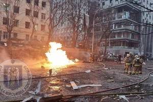 Nga tấn công thủ đô Kiev trả đũa Ukraine, nhiều đại sứ quán bị hư hại