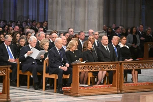 Ông Biden đặt tên các cựu Tổng thống Clinton, Bush cho 2 tàu sân bay sắp đóng 