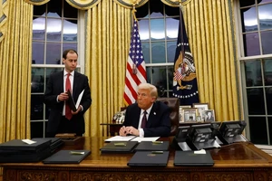 Những sắc lệnh đáng chú ý Tổng thống Trump ký trong tuần qua