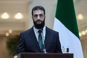 Tổng thống lâm thời Syria ký hiến pháp mới