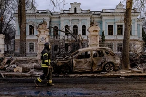 Xung đột Nga-Ukraine: Nỗ lực đàm phán dưới làn đạn