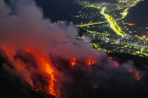 Hàn Quốc: Cháy rừng dữ dội, 2.000 người sơ tán