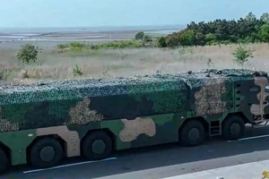 Tên lửa hành trình siêu thanh DF-100 Trung Quốc mạnh đến đâu?