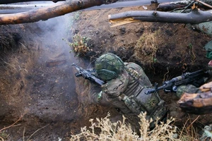 Nga, Ukraine giằng co lãnh thổ trước thềm thượng đỉnh Trump-Putin