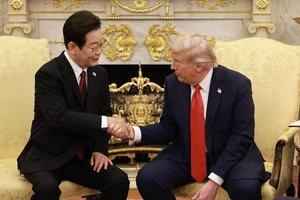 Tổng thống Hàn Quốc nhờ ông Trump làm cầu nối tìm hòa bình bán đảo Triều Tiên