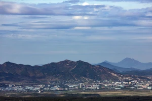 Hàn Quốc nổ súng cảnh cáo 20 binh sĩ Triều Tiên vượt biên