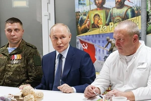 Tổng thống Putin thăm binh sĩ Nga bị thương, nói về tên lửa Burevestnik, siêu ngư lôi hạt nhân Poseidon