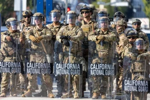 Ông Trump tuyên bố rút lực lượng Vệ binh Quốc gia khỏi Chicago, Los Angeles,...