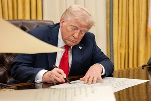 Tiền giấy USD sẽ in chữ ký ông Trump, lần đầu tiên trong lịch sử