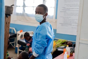 Số ca tử vong do Ebola tăng nhanh lên 136, WHO quan ngại tốc độ lây lan, chuẩn bị họp khẩn