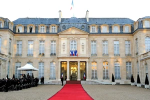 Công tố viên Pháp khám xét Điện Elysee