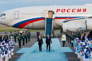 Video: Tiêm kích hộ tống chuyên cơ chở ông Putin đến Kazakhstan