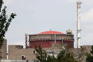 Nga tố Ukraine tấn công nhà máy điện hạt nhân gây một lỗ thủng ở phòng máy, ông Medvedev cảnh cáo Kiev và NATO