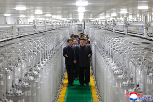 Ảnh: Ông Kim Jong-un thị sát cơ sở hạt nhân mới của Triều Tiên