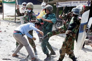 Campuchia: Biểu tình thành đụng độ bạo lực đẫm máu