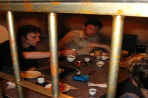  Đòi vào tù vì quá … sợ vợ