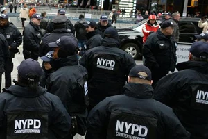 Cảnh sát New York gian lận bảo hiểm xã hội