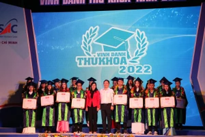 TP.HCM: Vinh danh 75 thủ khoa năm 2022