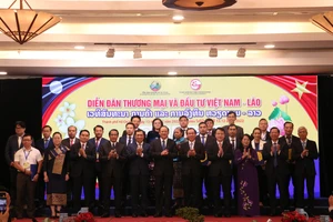 Chủ tịch Phan Văn Mãi: Tăng cường kết nối để hàng hóa của Lào vào thị trường TP.HCM