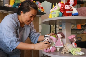 Những sản phẩm đan móc độc đáo và trái tim nhân hậu của chị Linh 