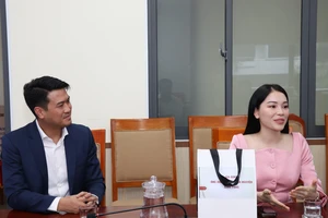 Phillip Nguyễn và Linh Rin không tổ chức tiệc cưới, tặng tiền tỷ cho người nghèo 